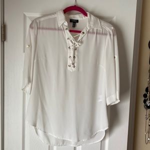 Jones New York Blouse. Size Small. Color White